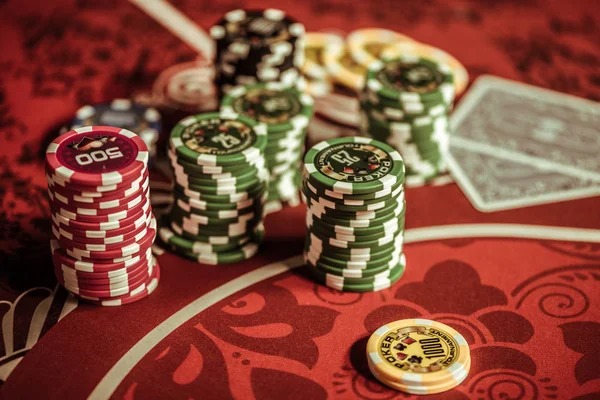 Wild West Gold slot game interface showing five reels and payline structure on opratoto